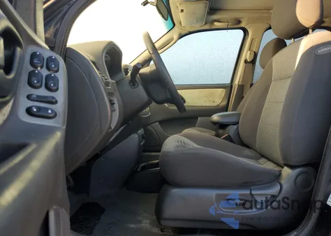 2004 Ford Escape Xlt z USA, uszkodzony, nr VIN 1FMCU93184DA12594